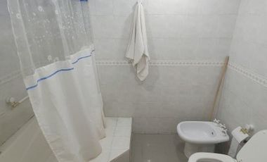 Importante Casa de bonito estilo, ubicada en Alzaga 1390 Temperley