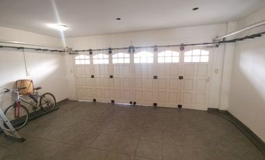 Importante Casa de bonito estilo, ubicada en Alzaga 1390 Temperley