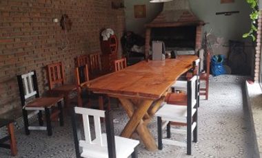 Importante Casa de bonito estilo, ubicada en Alzaga 1390 Temperley