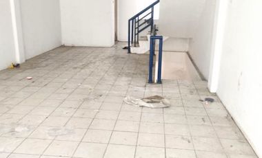 Disewakan Ruko 3 Lantai Lokasi Strategis