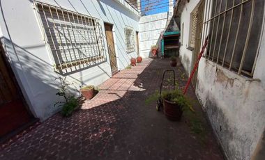 Casa con Departamento en venta en Bernal Oeste