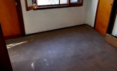 Casa con Departamento en venta en Bernal Oeste