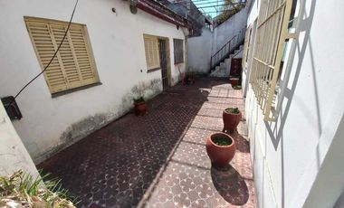 Casa con Departamento en venta en Bernal Oeste