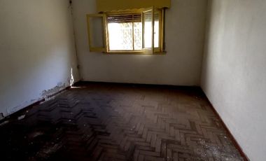 Casa con Departamento en venta en Bernal Oeste
