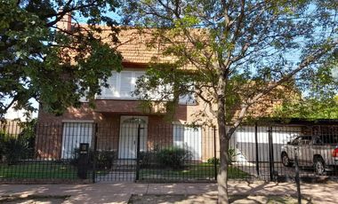 CASA 3 DORMITORIOS EN BARRIO JARDIN ESPINOSA