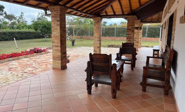 Venta de Casa Campestre vía a la Mesa de Los Santos - C.R. Altamira. Cod V7367