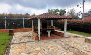 Venta de Casa Campestre vía a la Mesa de Los Santos - C.R. Altamira. Cod V7367
