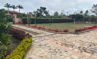 Venta de Casa Campestre vía a la Mesa de Los Santos - C.R. Altamira. Cod V7367