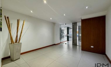 Venta de 1 ambiente a metros de Av. Libertador con amplio balcón!