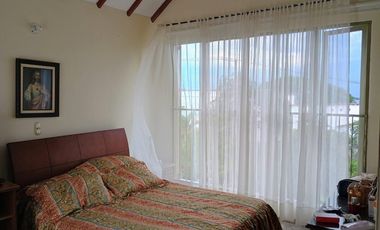 casa en venta en la mesa. Cod V12463