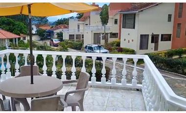 casa en venta en la mesa. Cod V12463