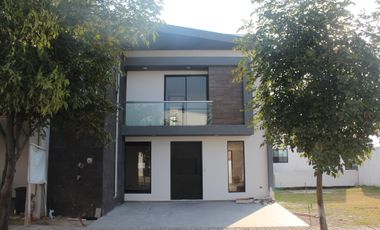 Casa en Lomas de Angelópolis III (recámara en planta baja)