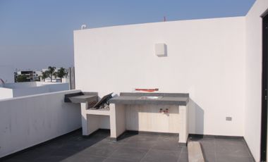 Casa en Lomas de Angelópolis III (recámara en planta baja)