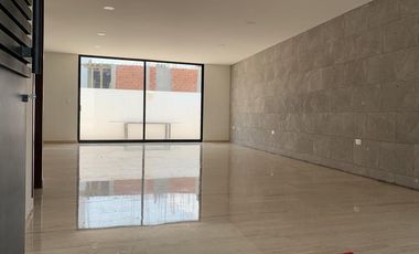 Casa en Lomas de Angelópolis III (recámara en planta baja)