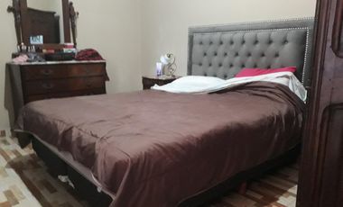 Excelente CASA 5 amb. A la venta en LANUS O. A 400 MTS. de Av. H. Yrigoyen. ACEPTA PROPIEDAD O VEHICULOS EN PARTE DE PAGO