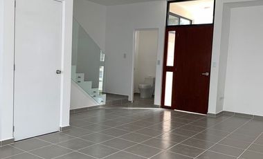 Casa Inteligente en Venta de 3 Recamaras con Paneles Solares en Privada en Poligono Sur de Cancún