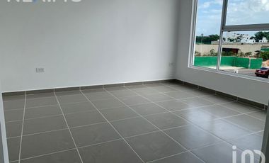 Casa Inteligente en Venta de 3 Recamaras con Paneles Solares en Privada en Poligono Sur de Cancún