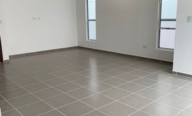 Casa Inteligente en Venta de 3 Recamaras con Paneles Solares en Privada en Poligono Sur de Cancún