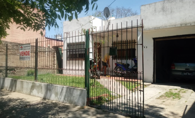 venta de casa en zona centrica en Carmen de Areco