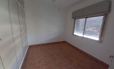 CASA IDEAL 2 FAMILIAS CON GARAGE, HAEDO. NUEVO VALOR