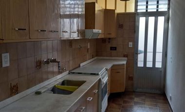 CASA IDEAL 2 FAMILIAS CON GARAGE, HAEDO. NUEVO VALOR