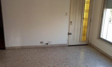 CASA IDEAL 2 FAMILIAS CON GARAGE, HAEDO. NUEVO VALOR