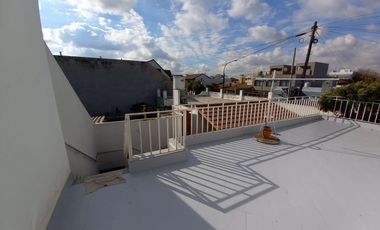CASA IDEAL 2 FAMILIAS CON GARAGE, HAEDO. NUEVO VALOR