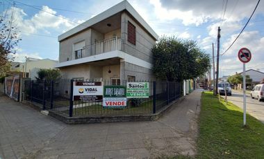CASA IDEAL 2 FAMILIAS CON GARAGE, HAEDO. NUEVO VALOR