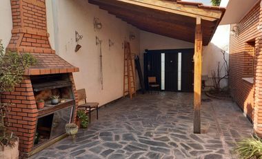 CASA IDEAL 2 FAMILIAS CON GARAGE, HAEDO. NUEVO VALOR