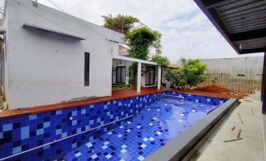 Rumah full furnished kolam renang pribadi Karawang
