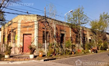Muy buena casa antigua multipropòsito en zona industrial del canal de San Fernando