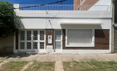 Moreno 3285 - Casa dos dormitorios con garage - Excelente.