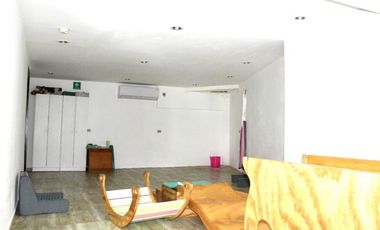 Amplio local en Plaza Peninsula, sobre avenida bonampak en cancun