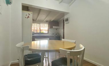 Propiedad de 6 ambientes o más, ubicada a 300 metros de la Avenida Hipólito Yrigoyen y a 500 metros de la estación de trenes.