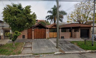 IMPECABLE CASA 3 AMB EN VENTA CON JARDIN Y GARAGE, V. BALLESTER