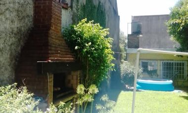 IMPECABLE CASA 3 AMB EN VENTA CON JARDIN Y GARAGE, V. BALLESTER