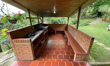 casa campestre en arriendo/venta en dapa parcelación hacienda los morales. Cod V108312