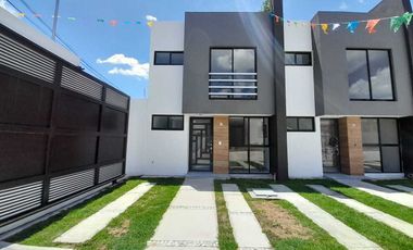 Casa nueva en Venta, con recámara en planta baja en San Isidro Castillotla