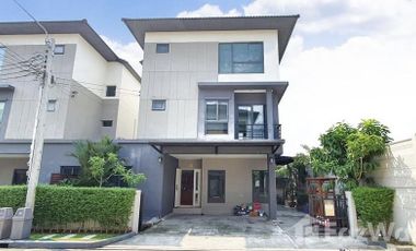 4 Bedroom House for sale at Baan Klang Muang Rama 9 - Onnut