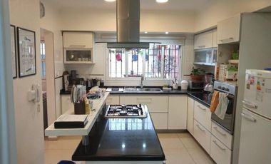 Chalet en venta en Villa Luzuriaga