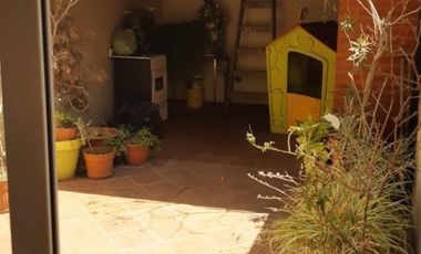 EXCELENTE TRIPLEX DE 3 AMBIENTES EN VENTA - MORON CENTRO