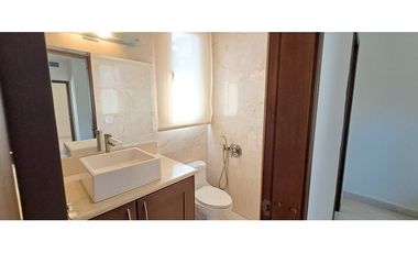 Casa en Venta con Piscina en Tucán Country Club.