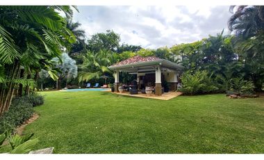Casa en Venta con Piscina en Tucán Country Club.