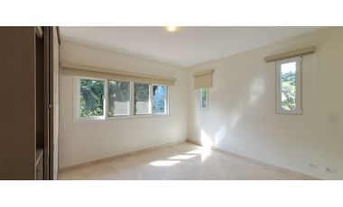 Casa en Venta con Piscina en Tucán Country Club.