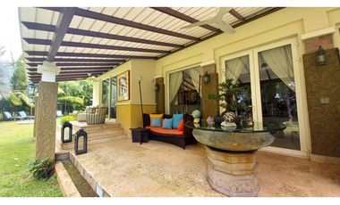 Casa en Venta con Piscina en Tucán Country Club.