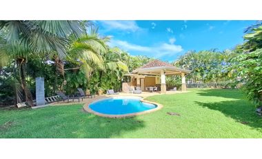 Casa en Venta con Piscina en Tucán Country Club.