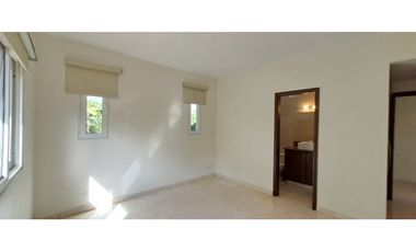 Casa en Venta con Piscina en Tucán Country Club.