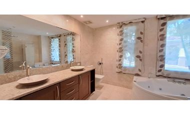 Casa en Venta con Piscina en Tucán Country Club.