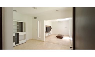 Casa en Venta con Piscina en Tucán Country Club.