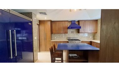 Casa en Venta con Piscina en Tucán Country Club.